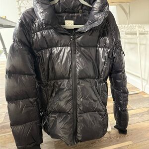 Sleek Black Puffer Jacket
